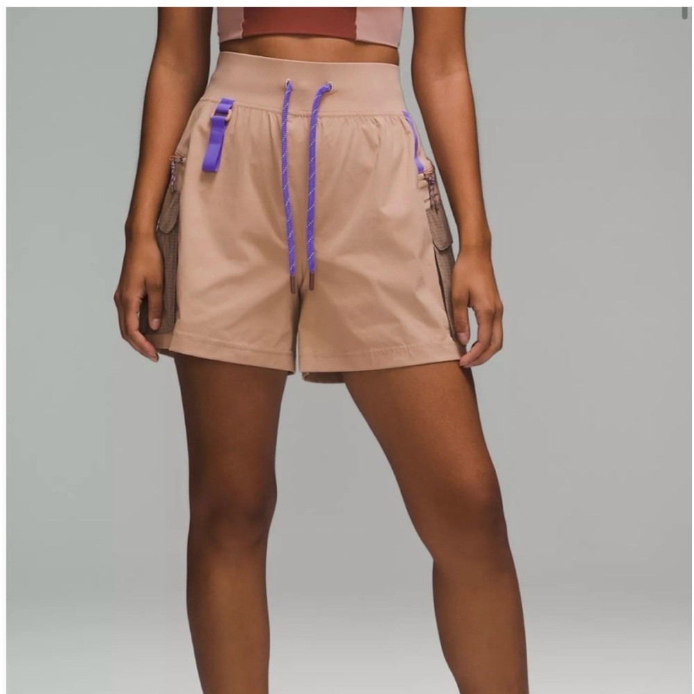 BNWT Lululemon Multi-Pocket Cargo High-Rise Hiking Short 5"